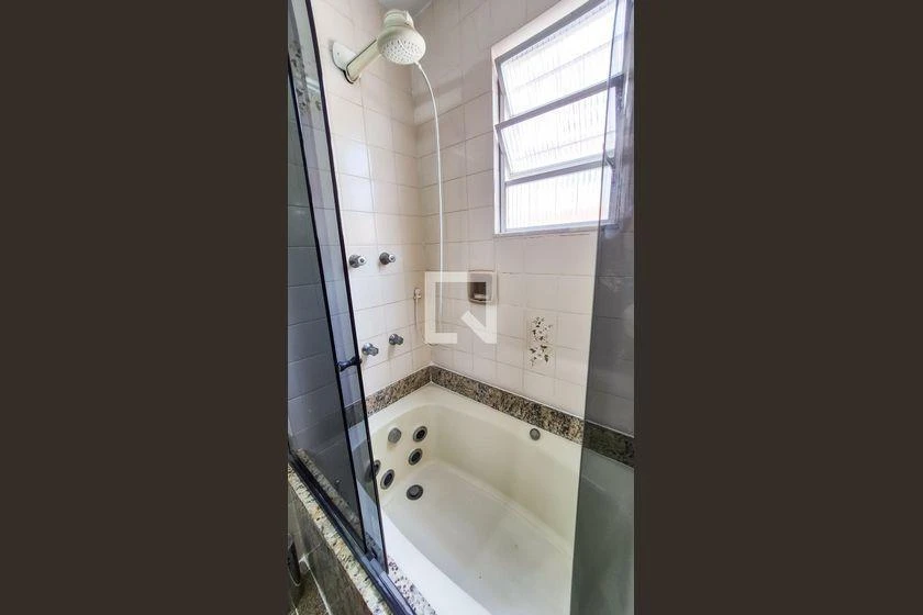 3-bedroom apartment with a bathtub — photo 21
