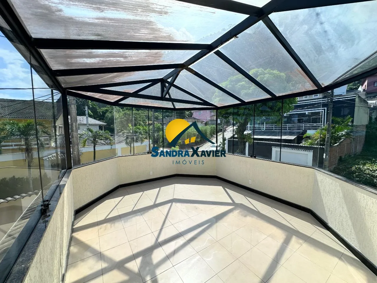 Casa com 4 quartos e 5 banheiros, varanda com churrasqueira — photo 16
