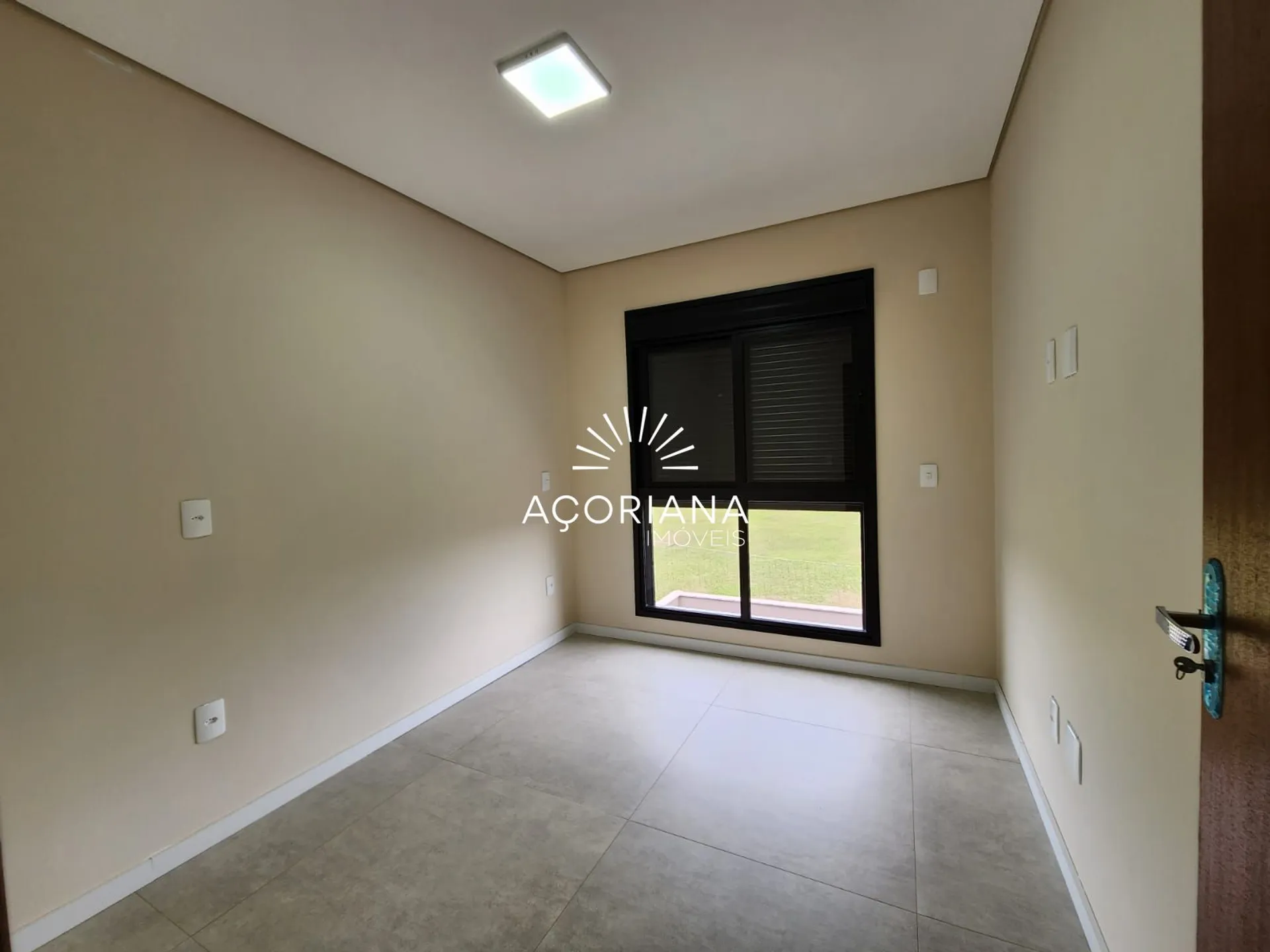 3-bedroom house with a garden — photo 3