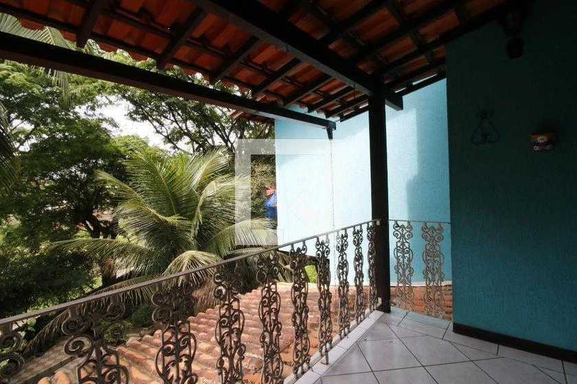Casa de 700 m² con bañera y vestidor — photo 4
