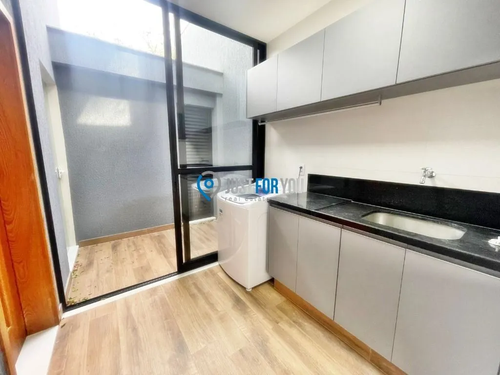 Furnished house with 4 en-suites and 330 m² plus 2 parking — photo 10