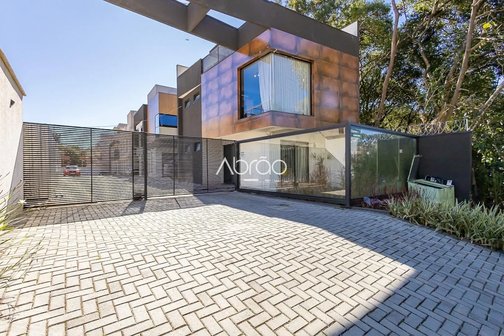 Townhouse in a gated community with 3 bedrooms and open kitchen — photo 26