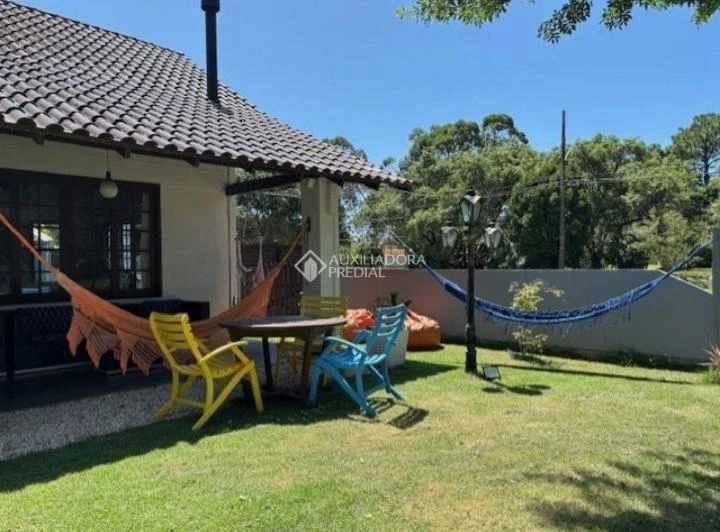 Casa de 4 dormitorios con parrilla empotrada en la terraza — photo 8