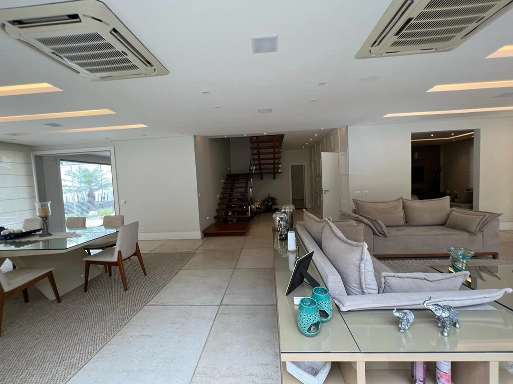 Furnished 700 m² house with 4 en-suites and 4 parking — photo 22