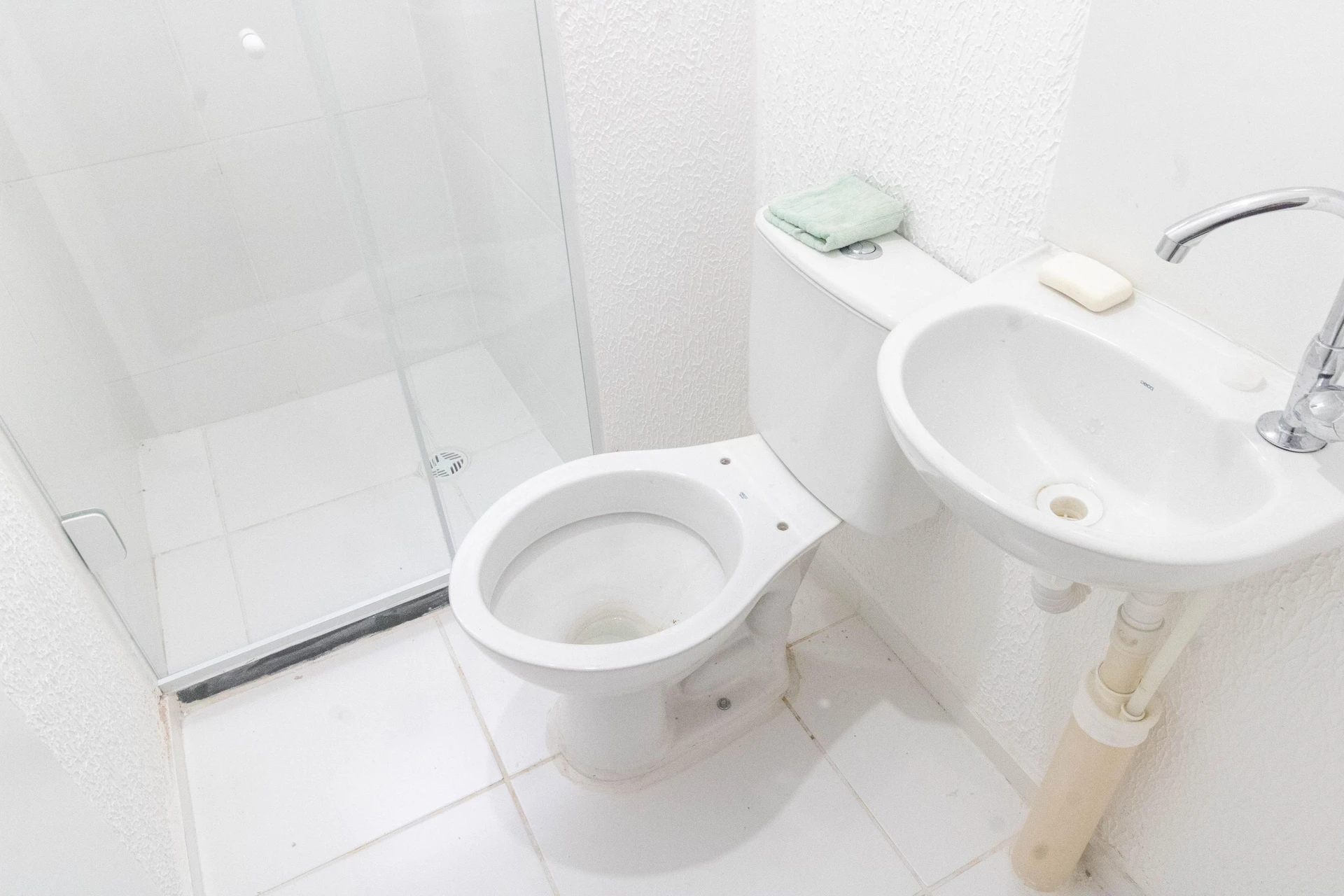 2-bedroom apartment in a building with a gym — photo 15