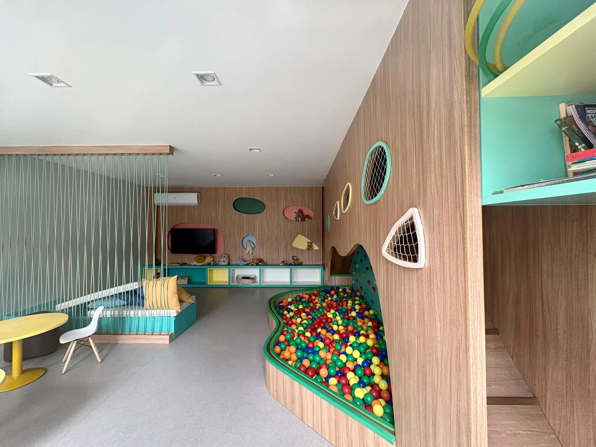 Washing machine in a 2-bedroom apartment, 42 m² — photo 22