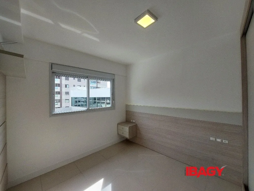 Balcony with a grill in a one-bedroom apartment, 39 m² — photo 3