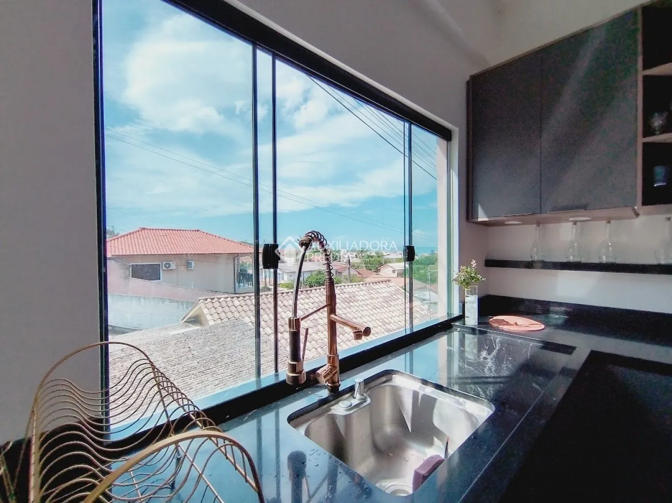 80 m² house with 2 bedrooms and an integrated kitchen