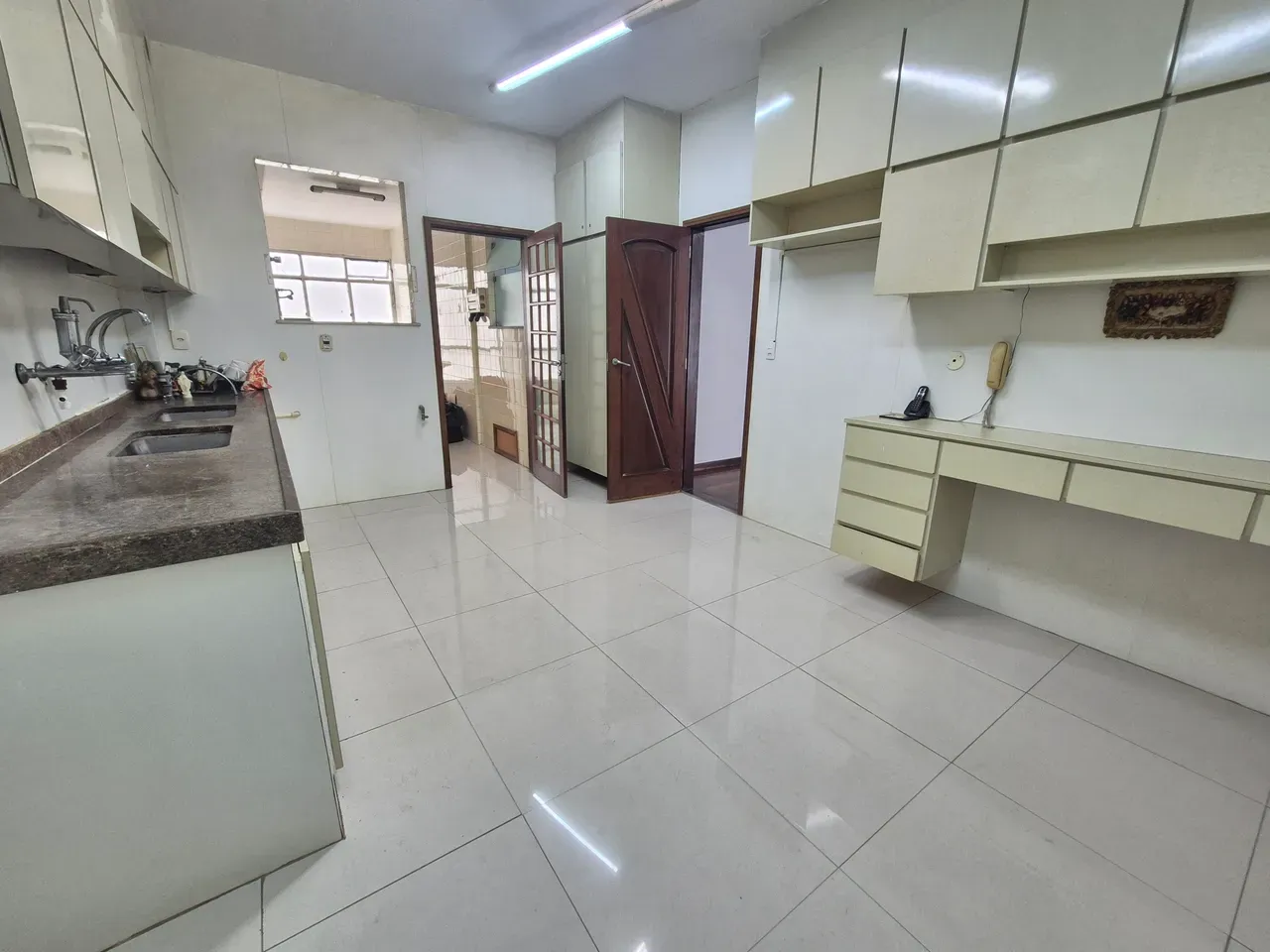 Bathtub in a 3-bedroom apartment, 165 m² — photo 5