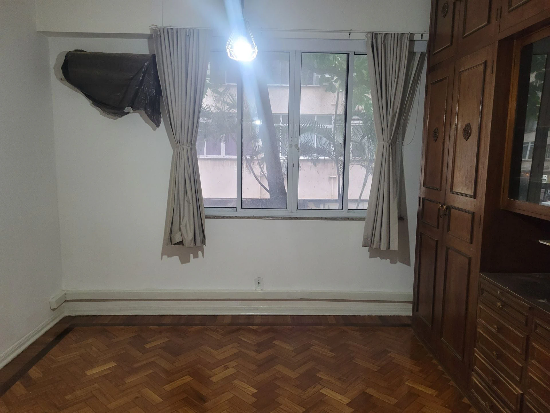 Furnished apartment, 120 m², with wood or laminate floors — photo 13