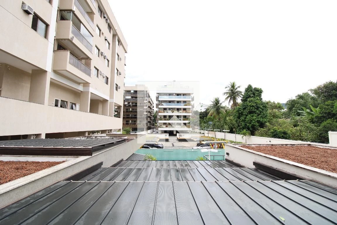 Furnished 2-bedroom apartment with glass balcony — photo 4