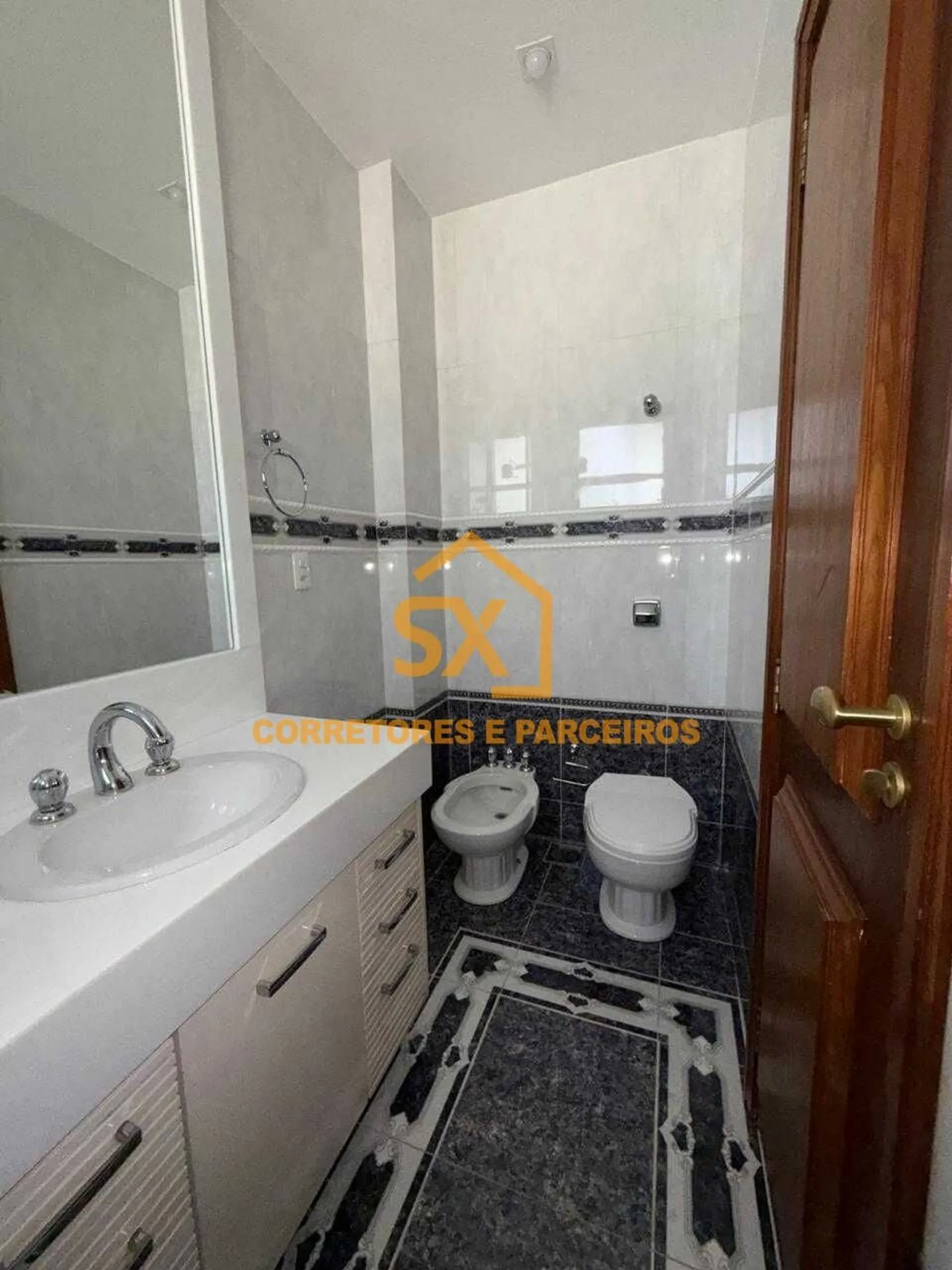 Apartment with 4 en-suite bedrooms and 210 m² gas kitchen — photo 23