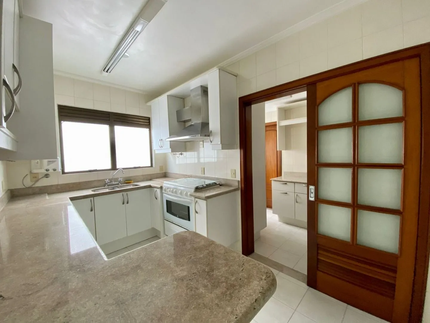 Apartamento mobiliado de 3 dormitórios com 207 m² no 6º andar — photo 5