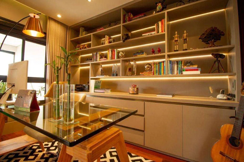 Home office in a 4-bedroom apartment, 181 m² — photo 3
