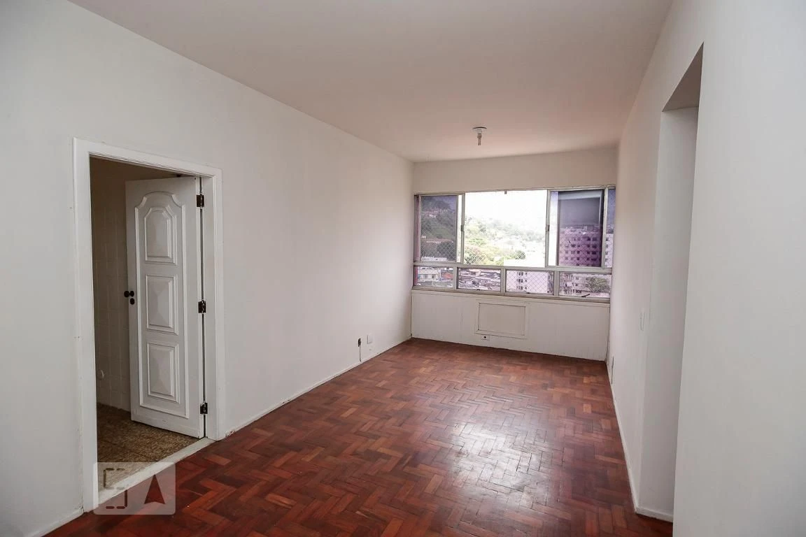 Unfurnished apartment with 3 bedrooms and laundry area