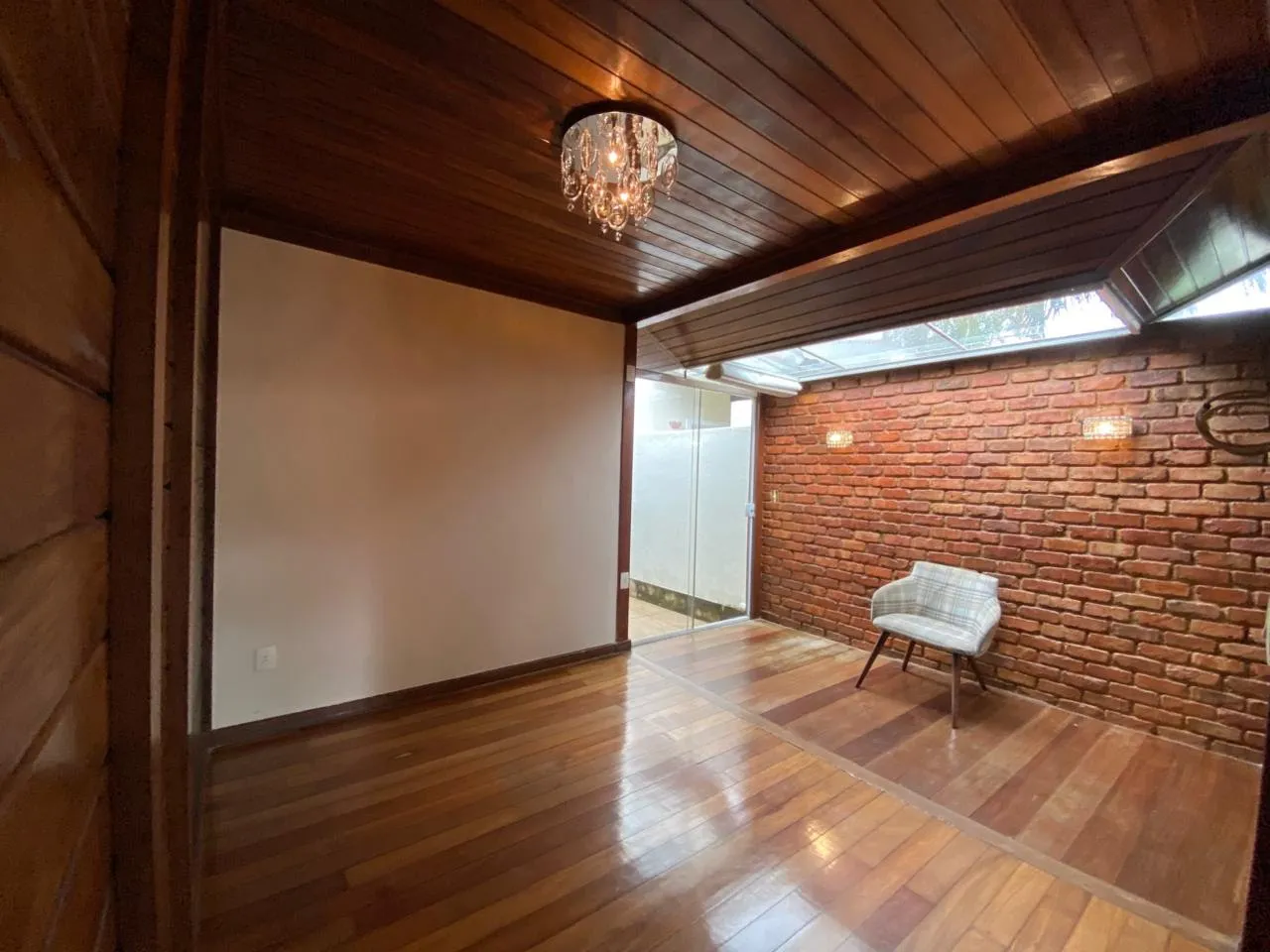 Casa com 4 quartos e 4 banheiros e box de vidro — photo 14