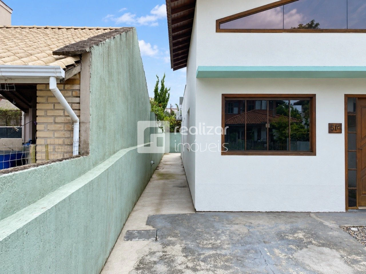 160 m² house with a bathtub and floor-to-ceiling windows — photo 4