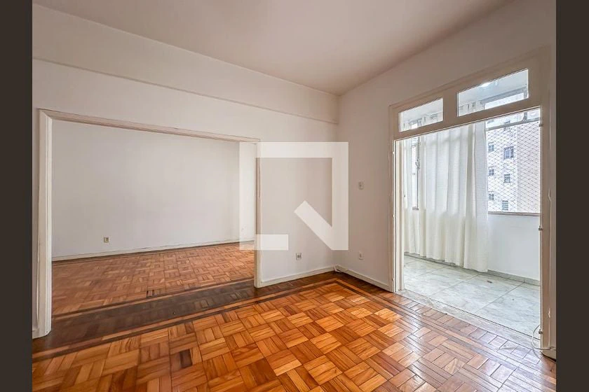 Apartamento de 3 quartos com piso de madeira ou laminado — photo 45