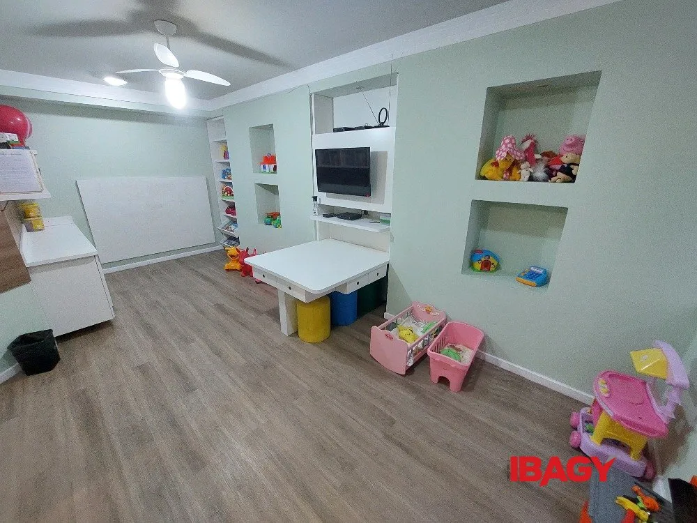 Квартира с 2 спальнями, ванной при спальне и 1 местом — photo 5