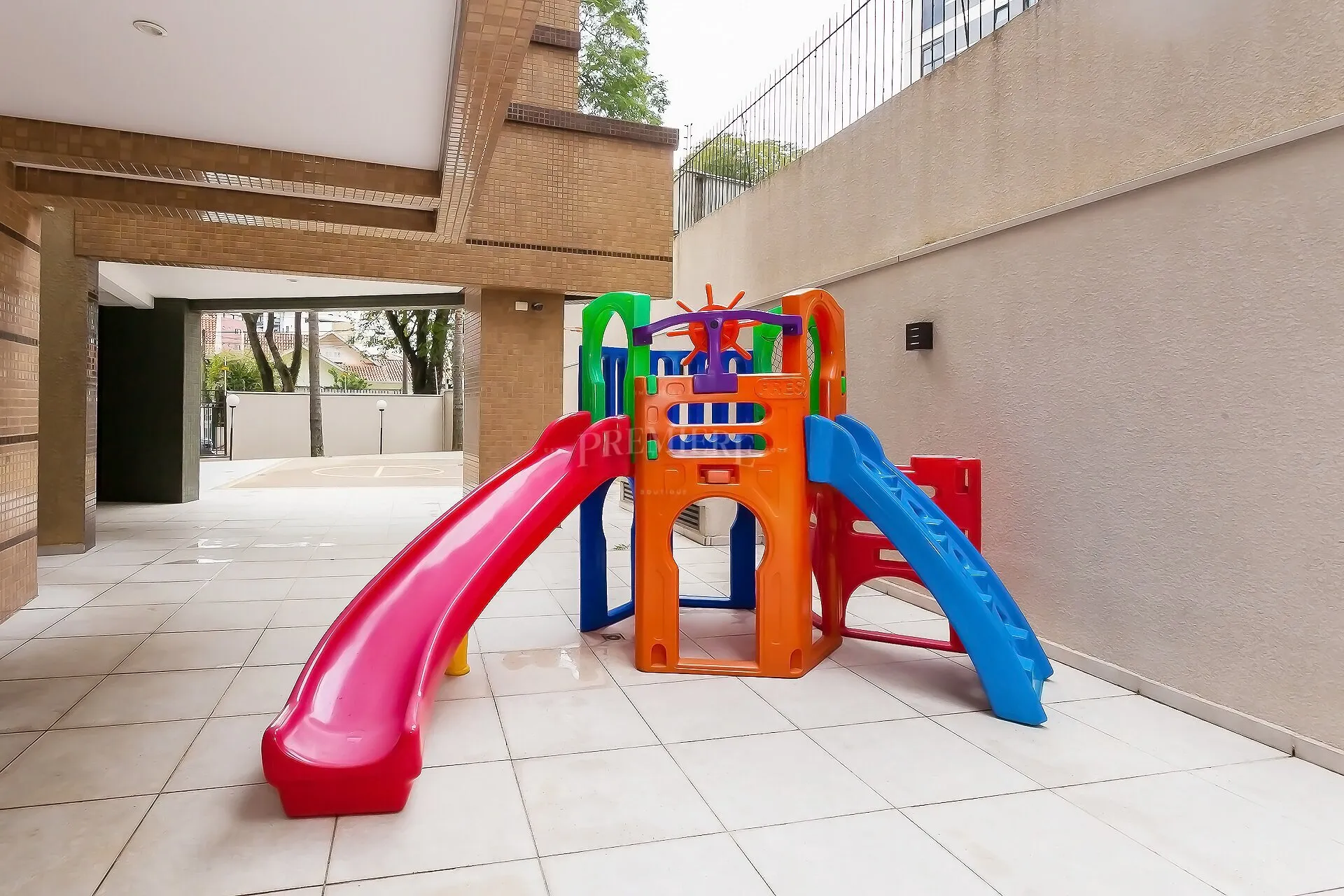 3-bedroom 180 m² apartment with 2 parking spots and garden — photo 38