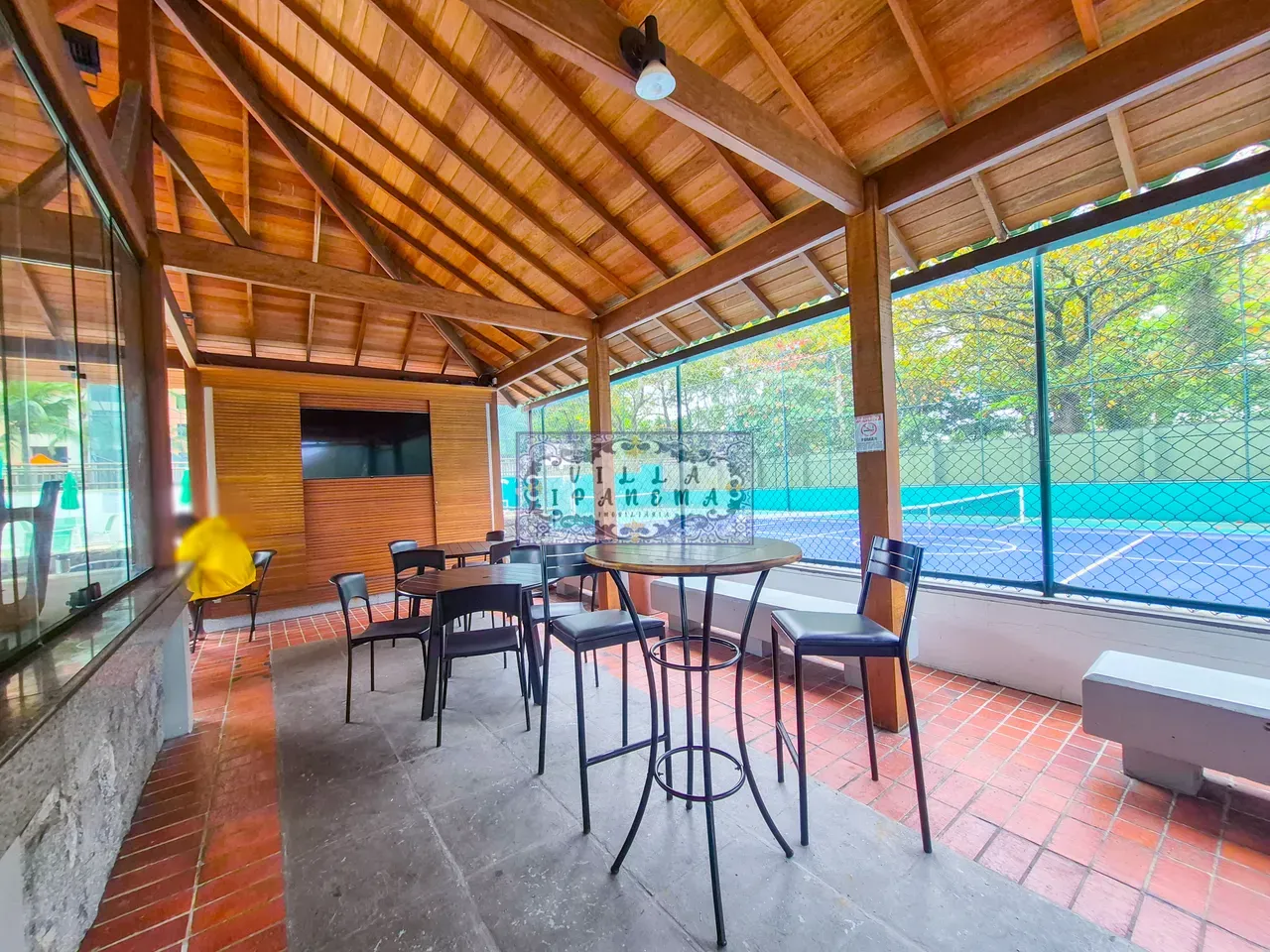 200 m² apartment with 3 en-suite bedrooms and private BBQ — photo 51