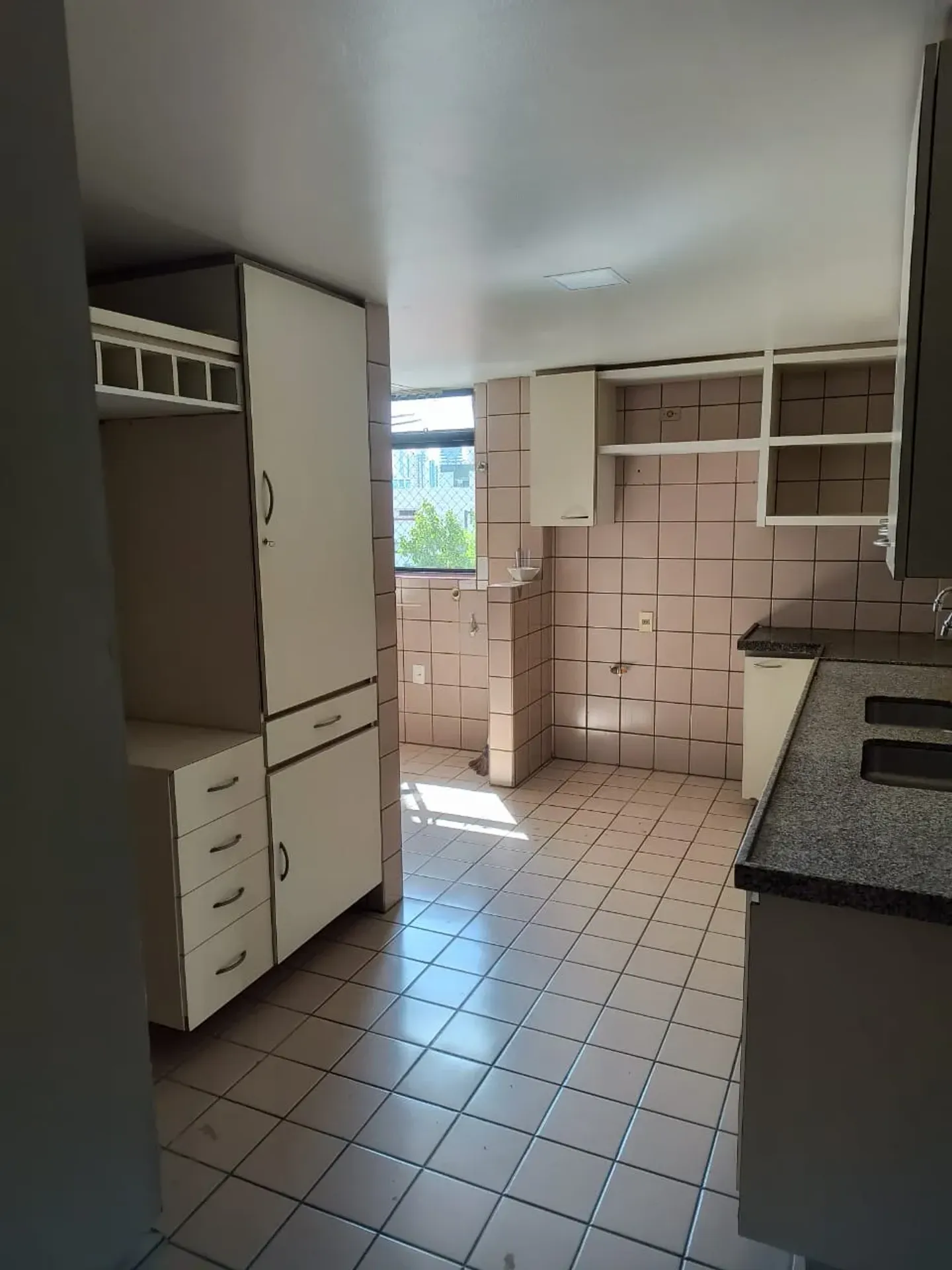 Apartment with 4 bedrooms and a private garden — photo 11