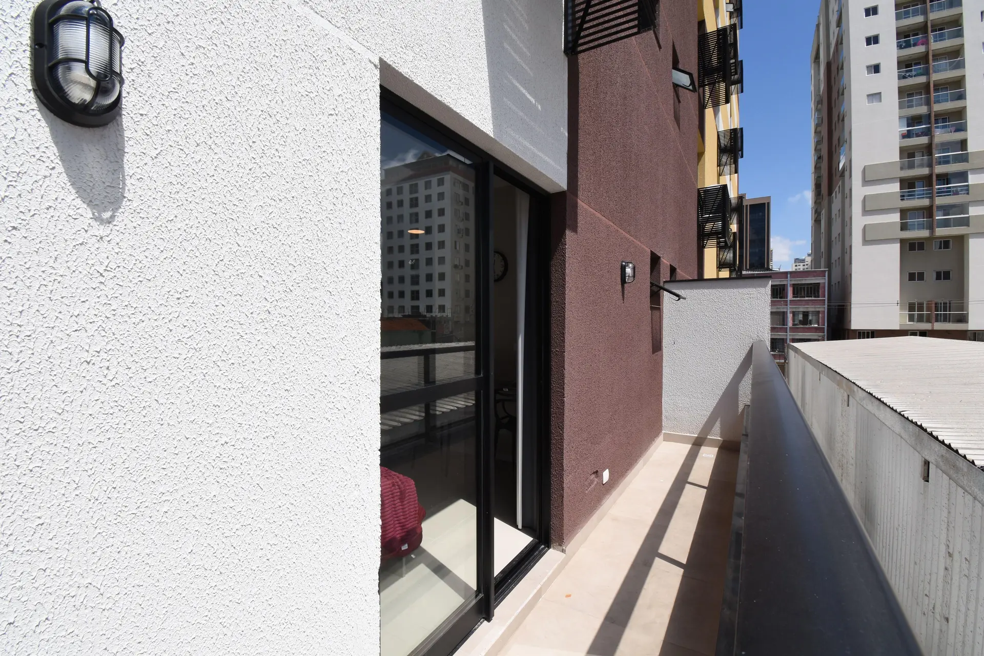Furnished studio, 22 m², with a glass-enclosed balcony — photo 26