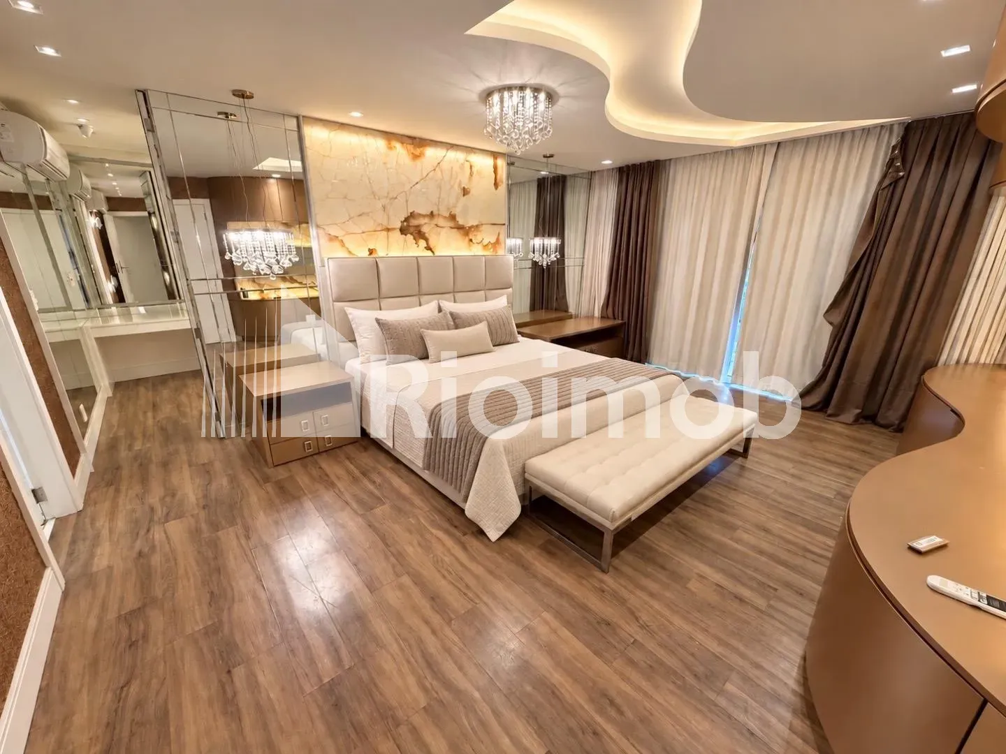 Ванна та 5 спалень: будинок 889 м² — photo 3