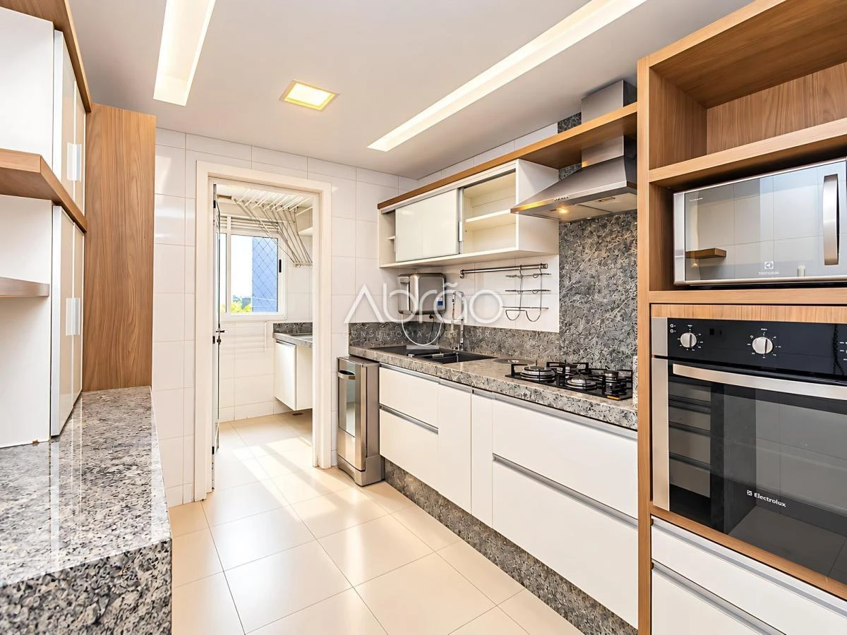 Furnished apartment, 192 m², with a glass-enclosed balcony — photo 2