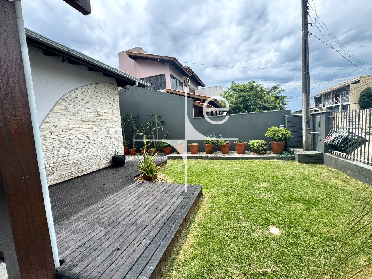 3-bedroom house with a grill on the balcony — photo 37