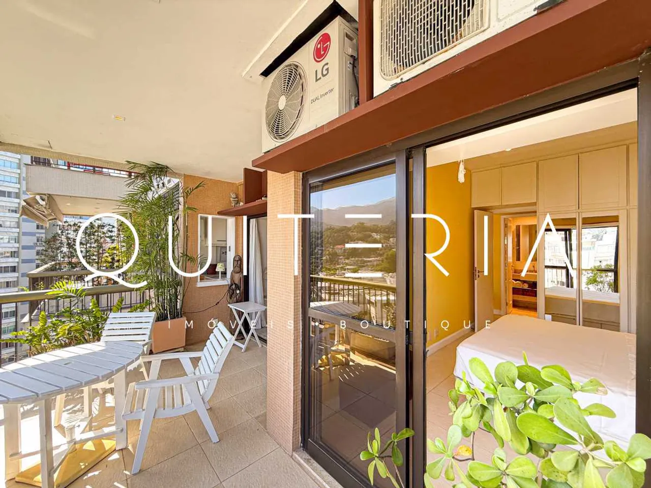 1-bedroom 1-bath apartment with balcony and open-plan kitchen — photo 4
