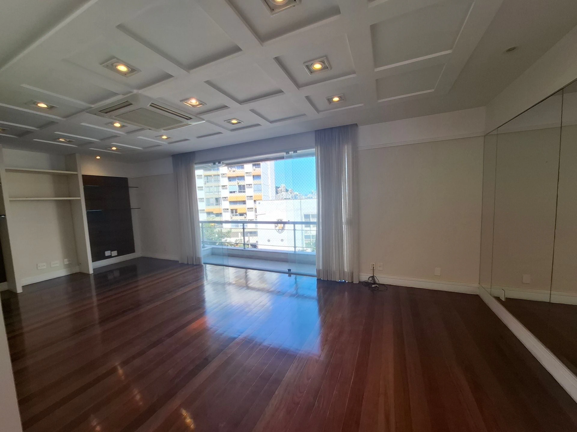 Floor-to-ceiling windows in a 3-bedroom apartment, 150 m² — photo 16