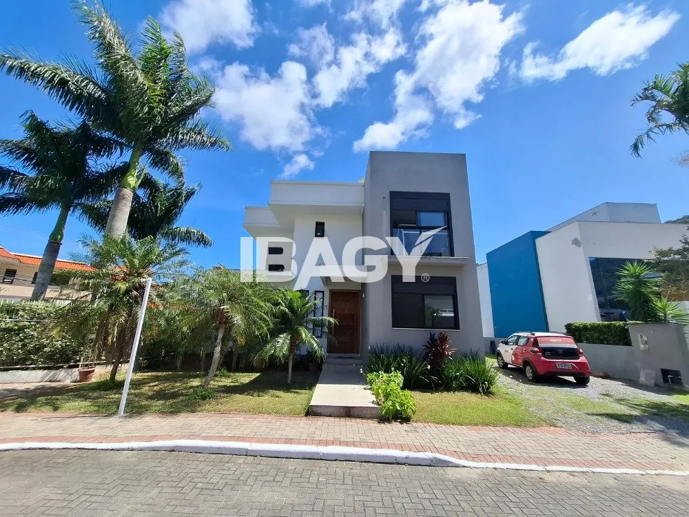 Furnished house with 4 en-suites and 220 m², no parking — photo 23