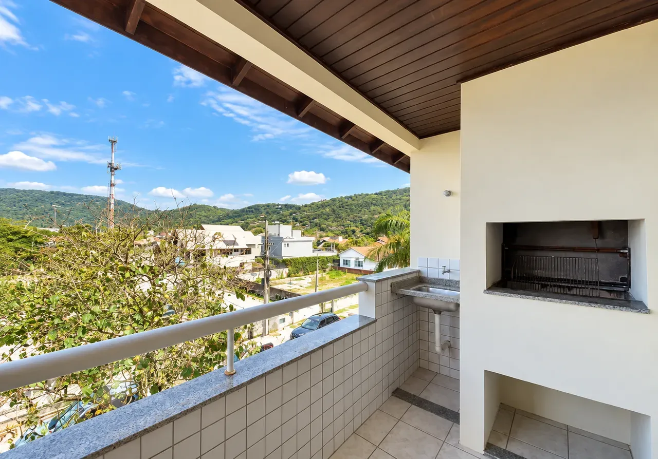 Apartment on the 3rd floor with a grill on the balcony — photo 13