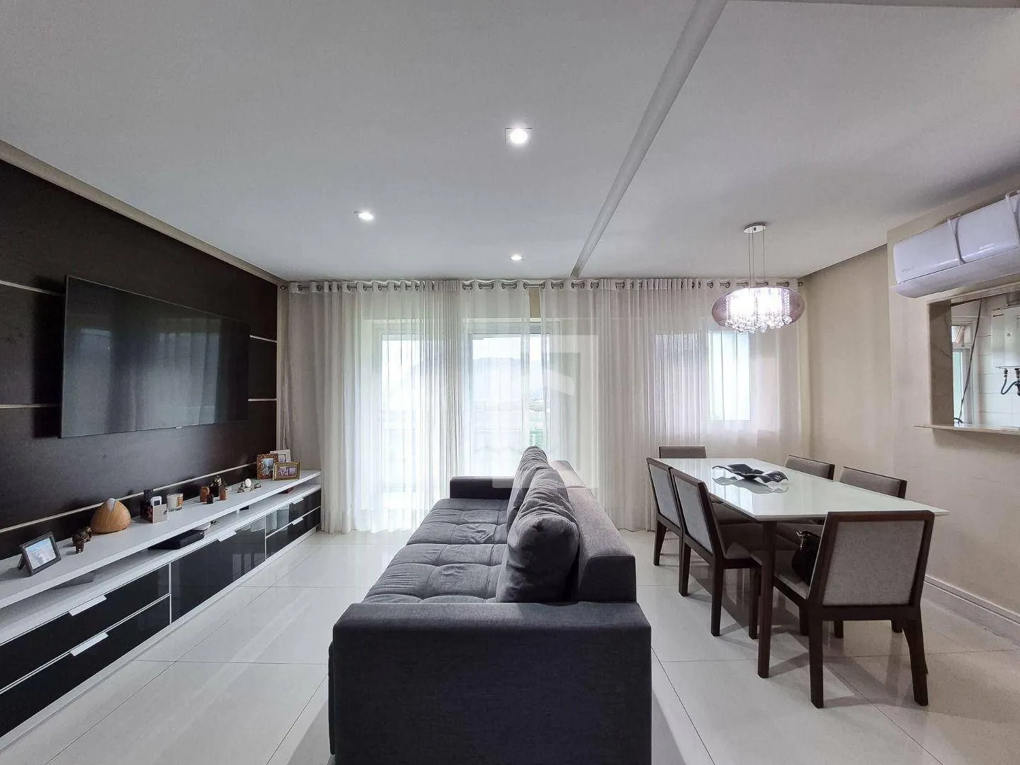 Furnished 235 m² apartment with 4 bedrooms — photo 27