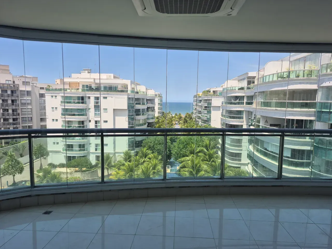 Furnished apartment with 5 bedrooms and shared pool area — photo 2