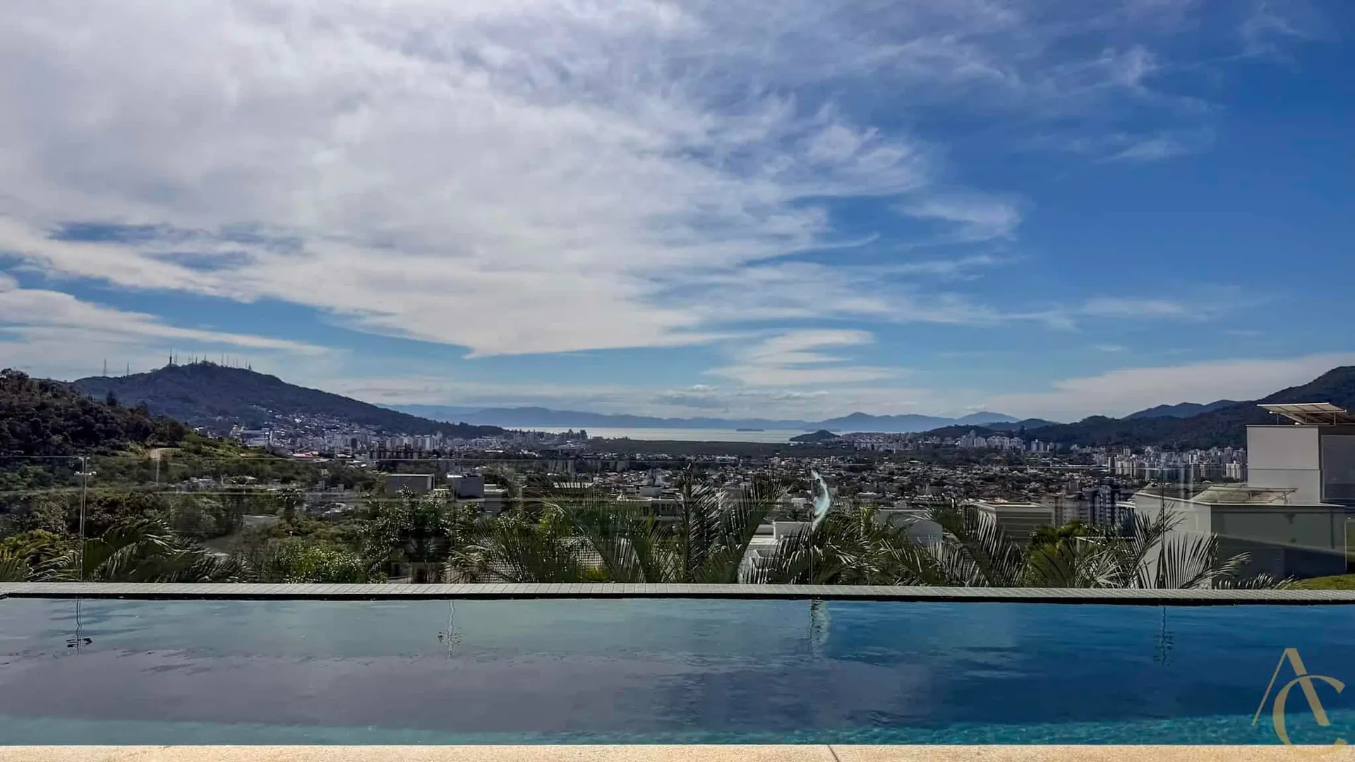 Furnished house, 689 m², with a grill on the balcony — photo 55