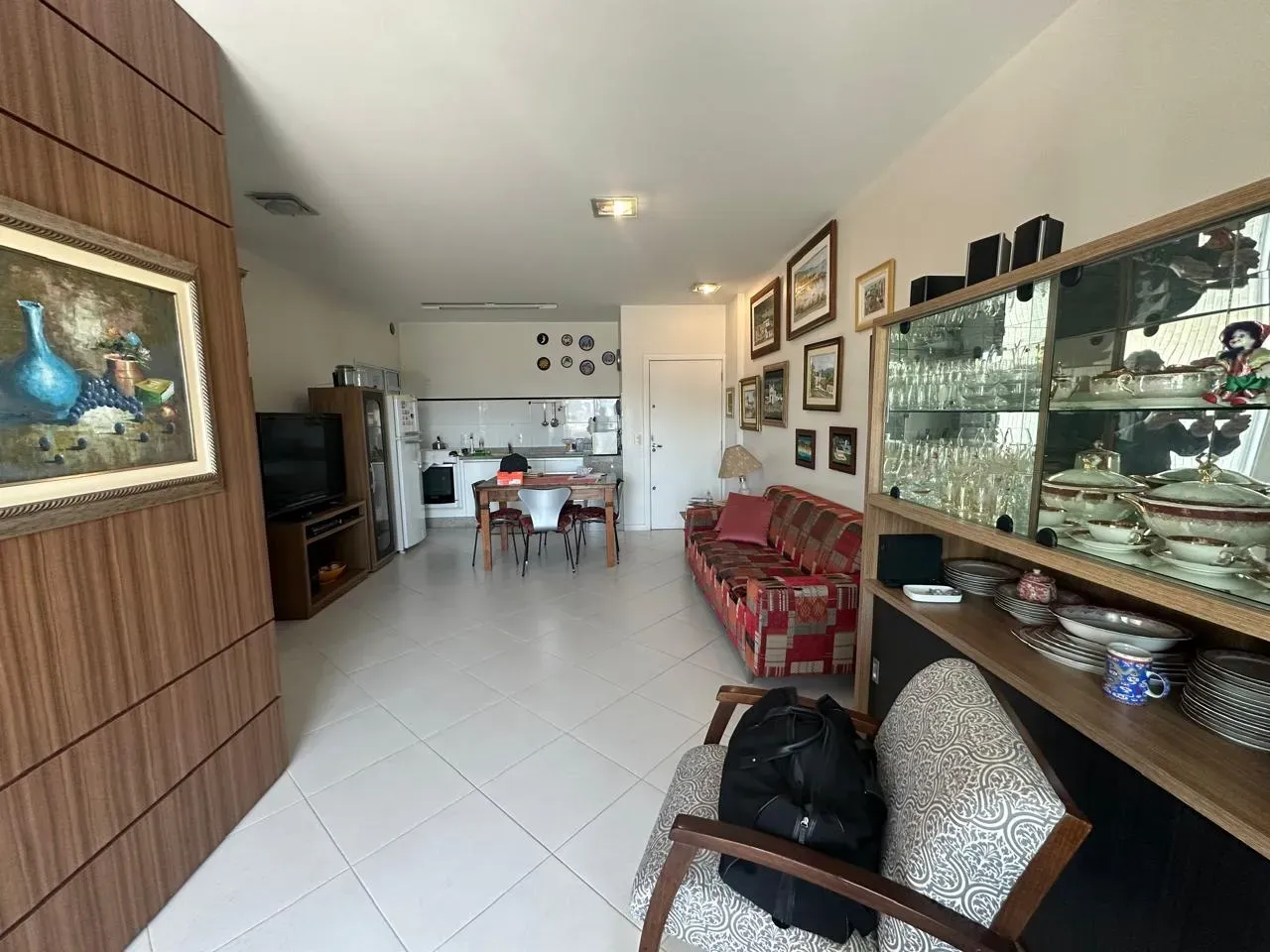 Furnished apartment, 98 m², with floor-to-ceiling windows — photo 2