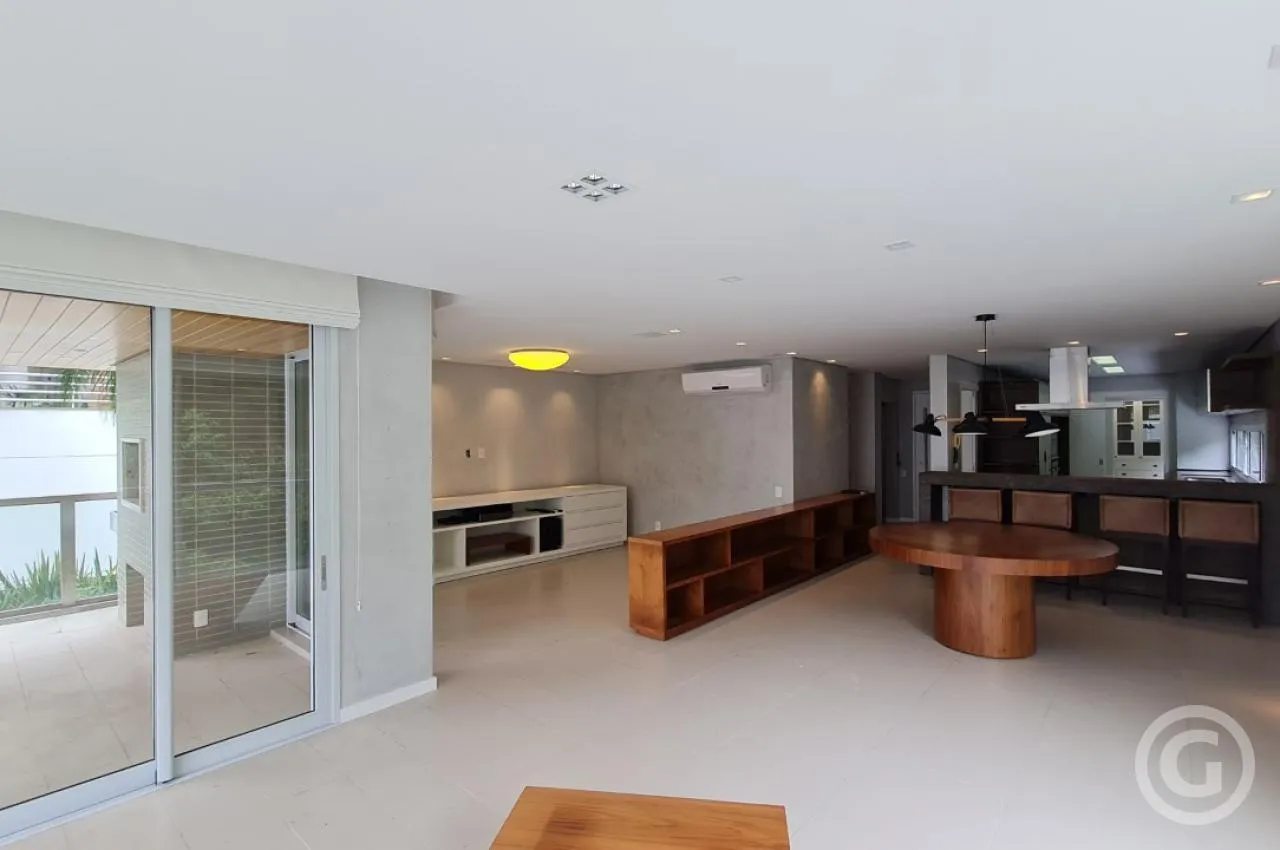 2-bedroom apartment with a water view in Florianópolis — photo 12
