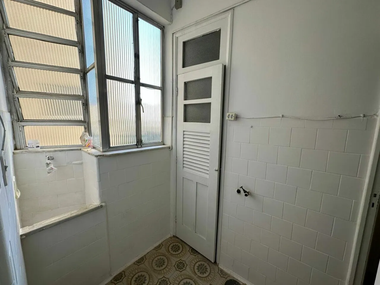 2-bedroom apartment with separate kitchen and gas stove — photo 8
