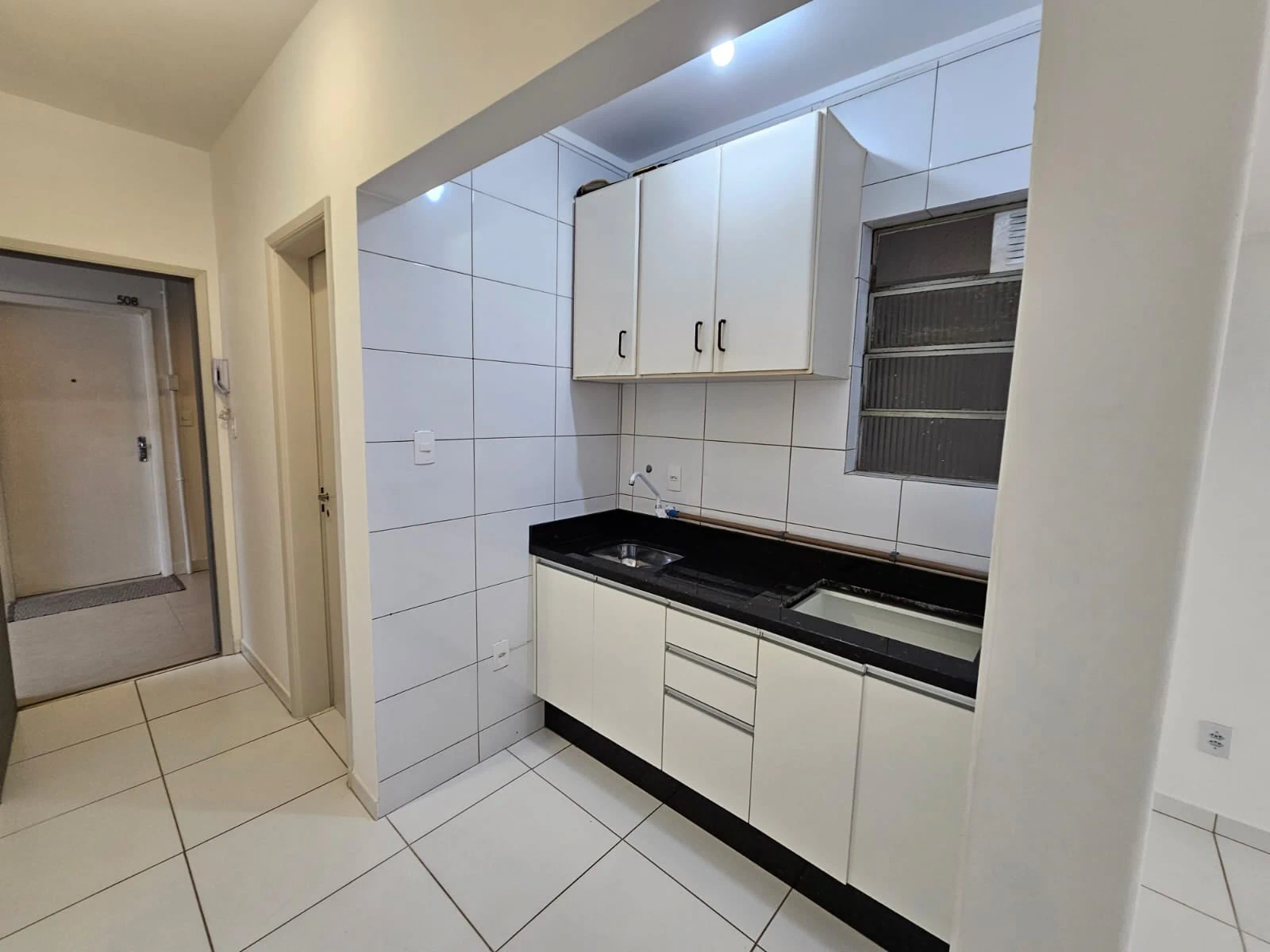 One-bedroom, 40 m² apartment in Florianópolis — photo 3