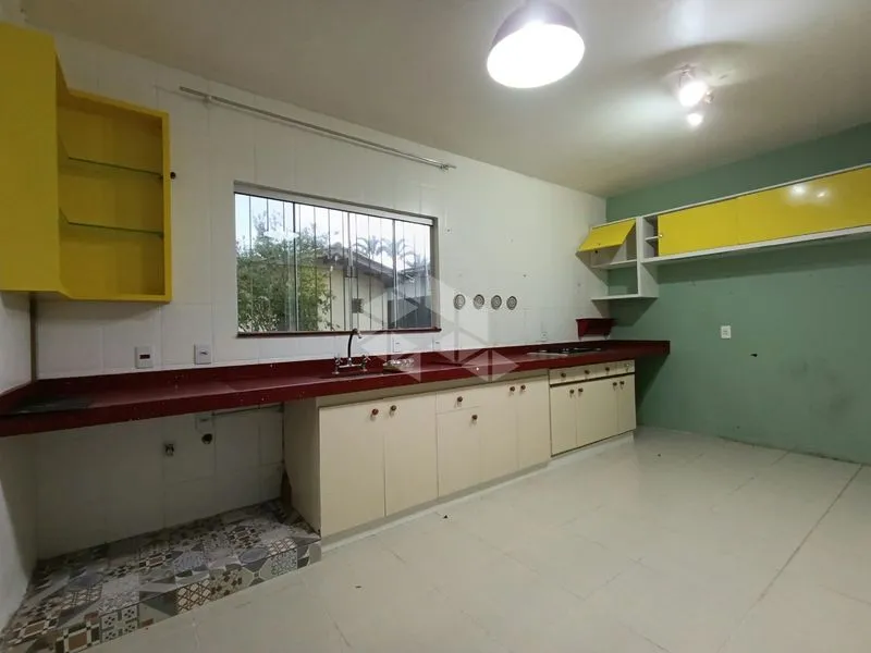 4-bedroom house with a bathtub in Florianópolis — photo 21