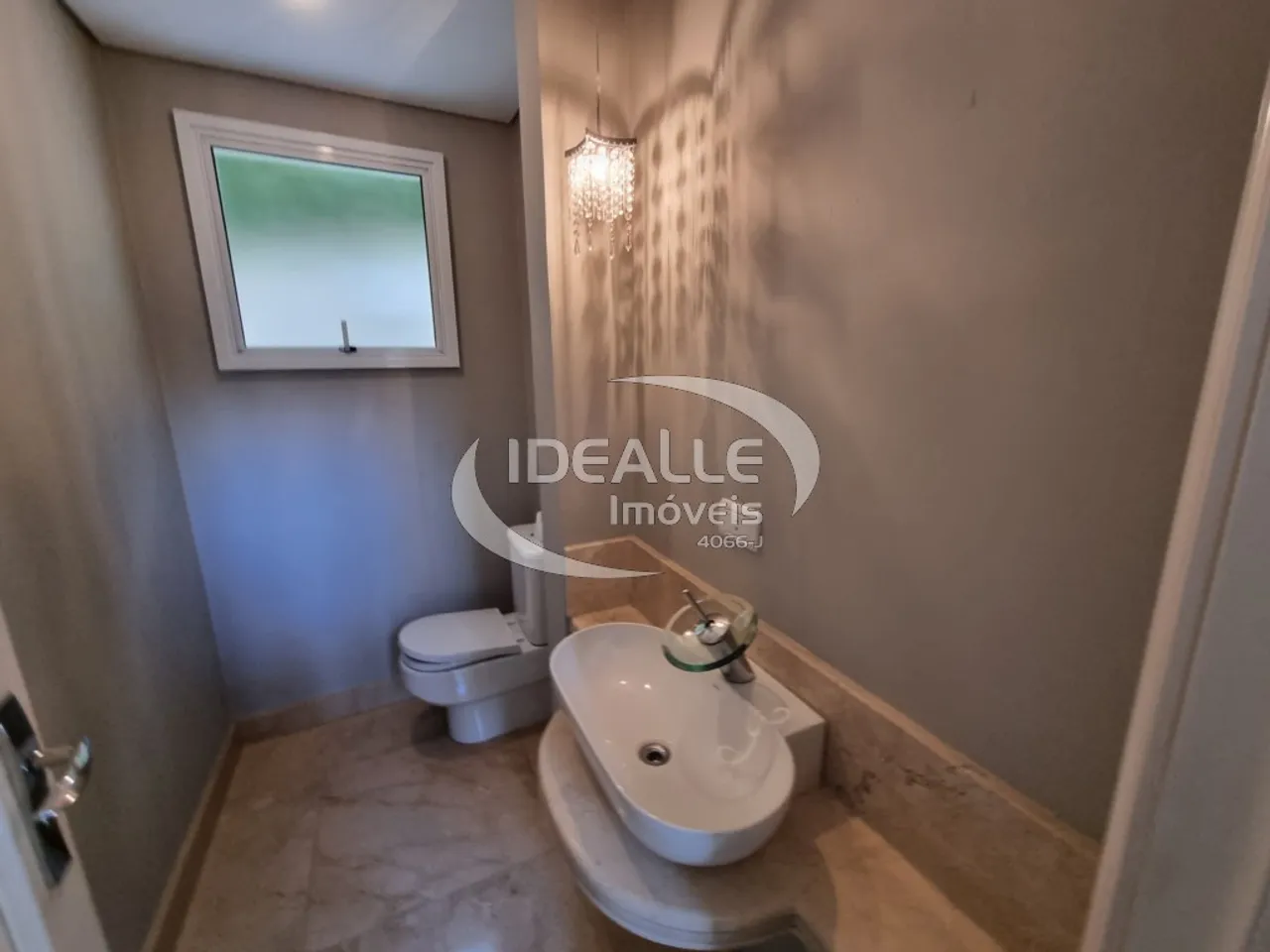 Rental house with 5 bedrooms and 6 bathrooms — photo 7