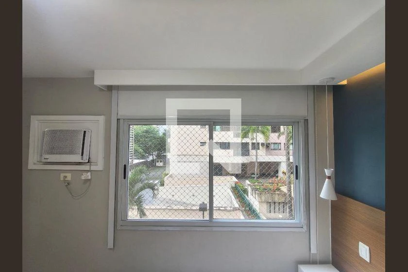 Furnished apartment, 103 m², with a glass-enclosed balcony — photo 36