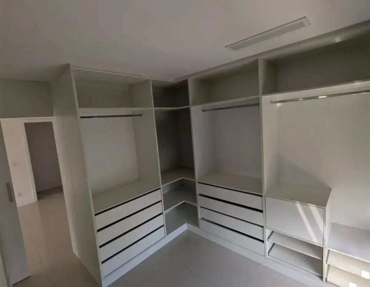4-bedroom apartment with a mountain view — photo 4