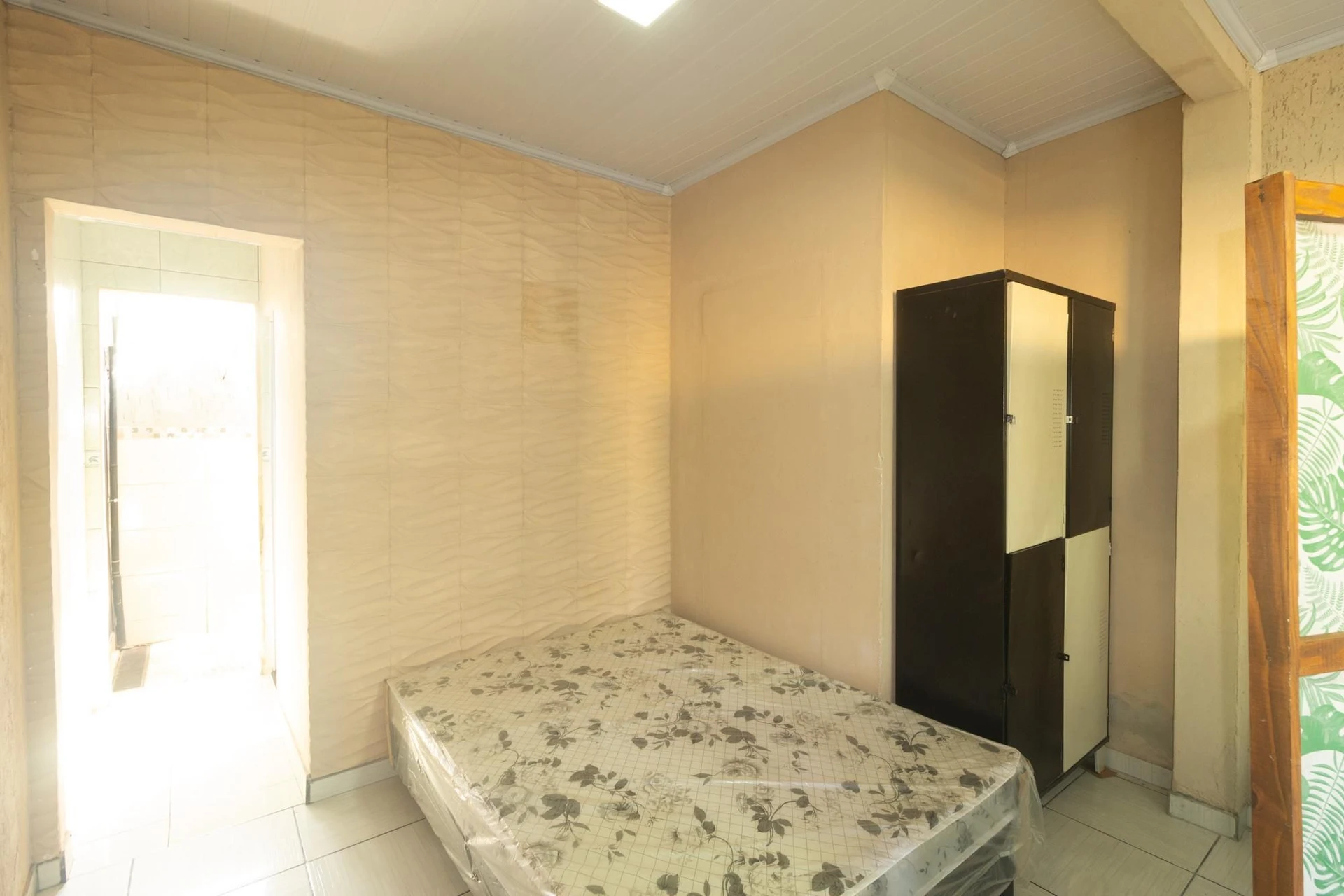 Unfurnished studio with 1 bedroom and 1 parking spot — photo 13