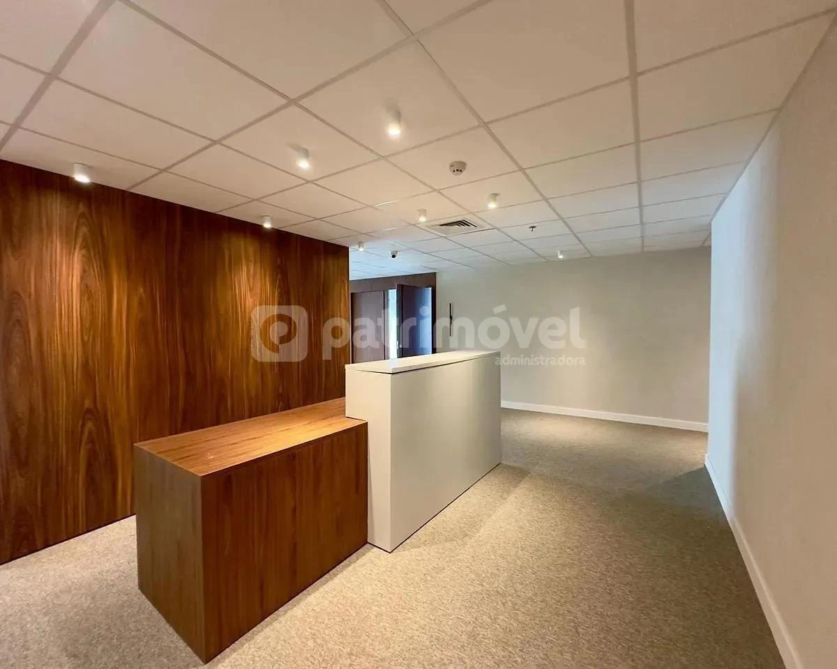 Sala comercial de 779 m², 1 quarto e 6 banheiros — photo 25