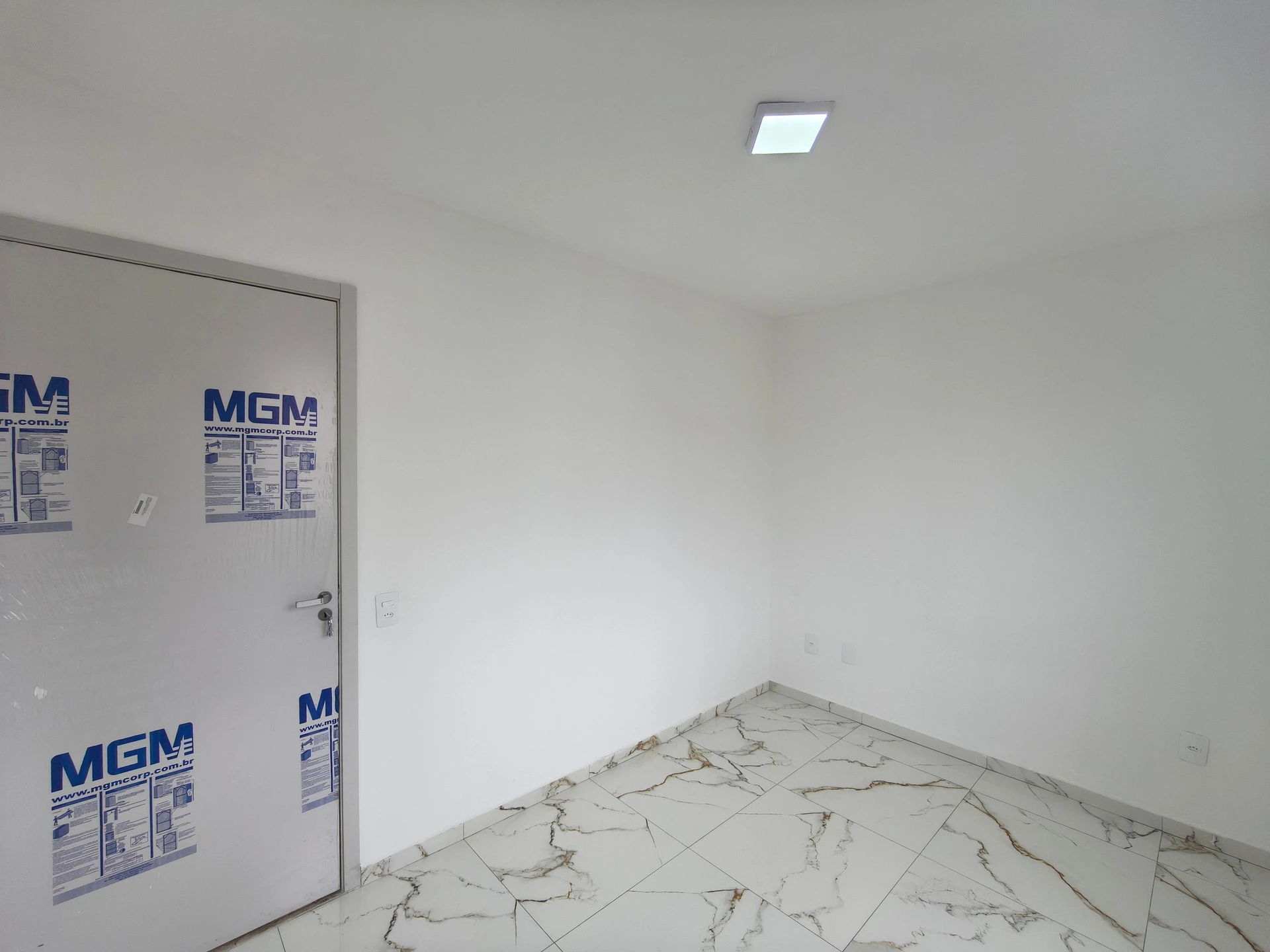 Unfurnished 2-bedroom apartment with 1 parking space — photo 25