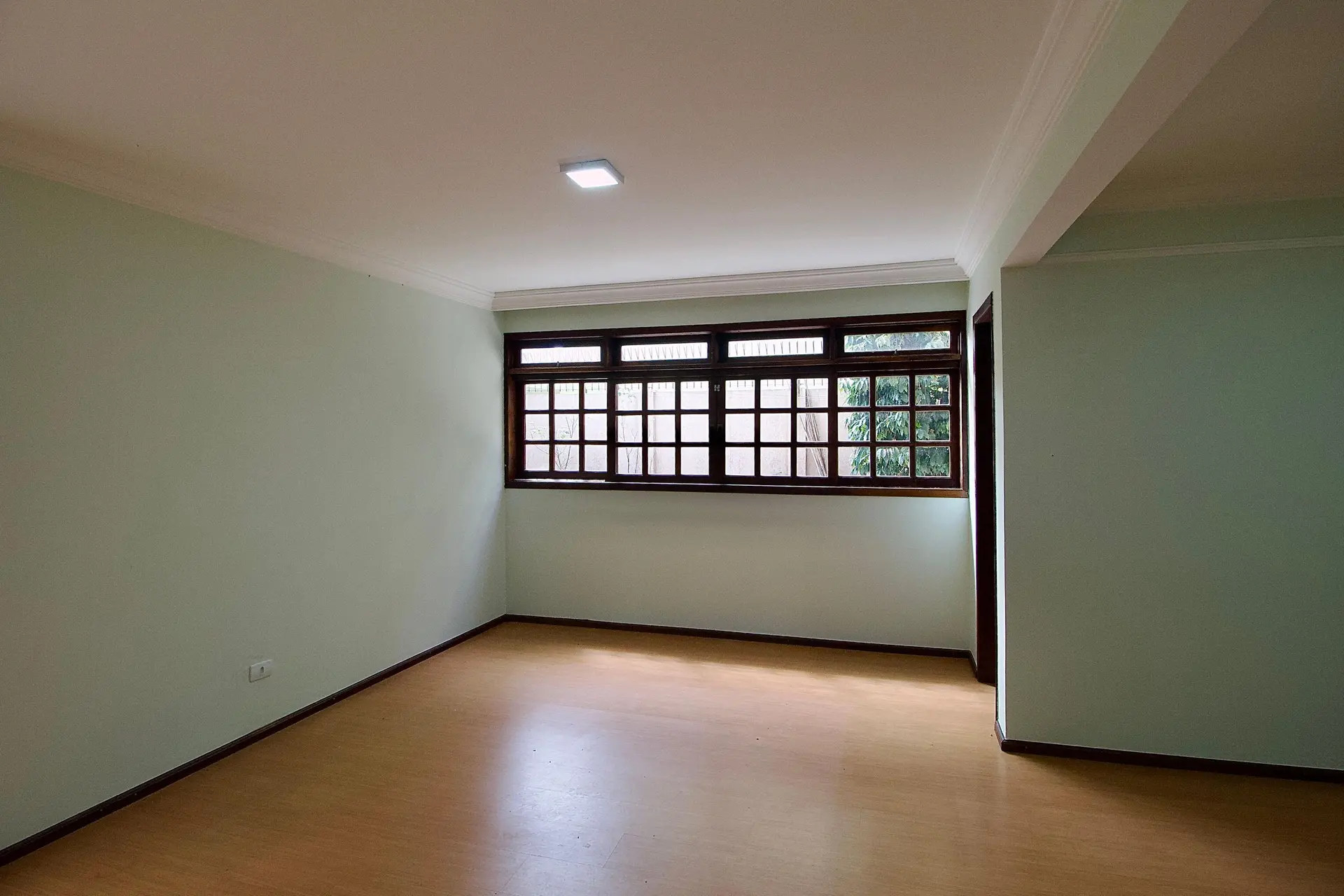 4-bedroom house with a garden in Curitiba — photo 49