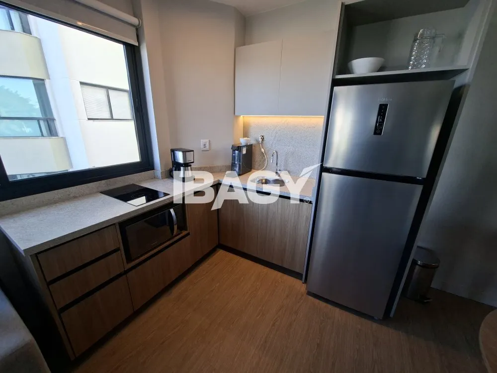 Studio with a glassed-in balcony and open-plan kitchen — photo 80
